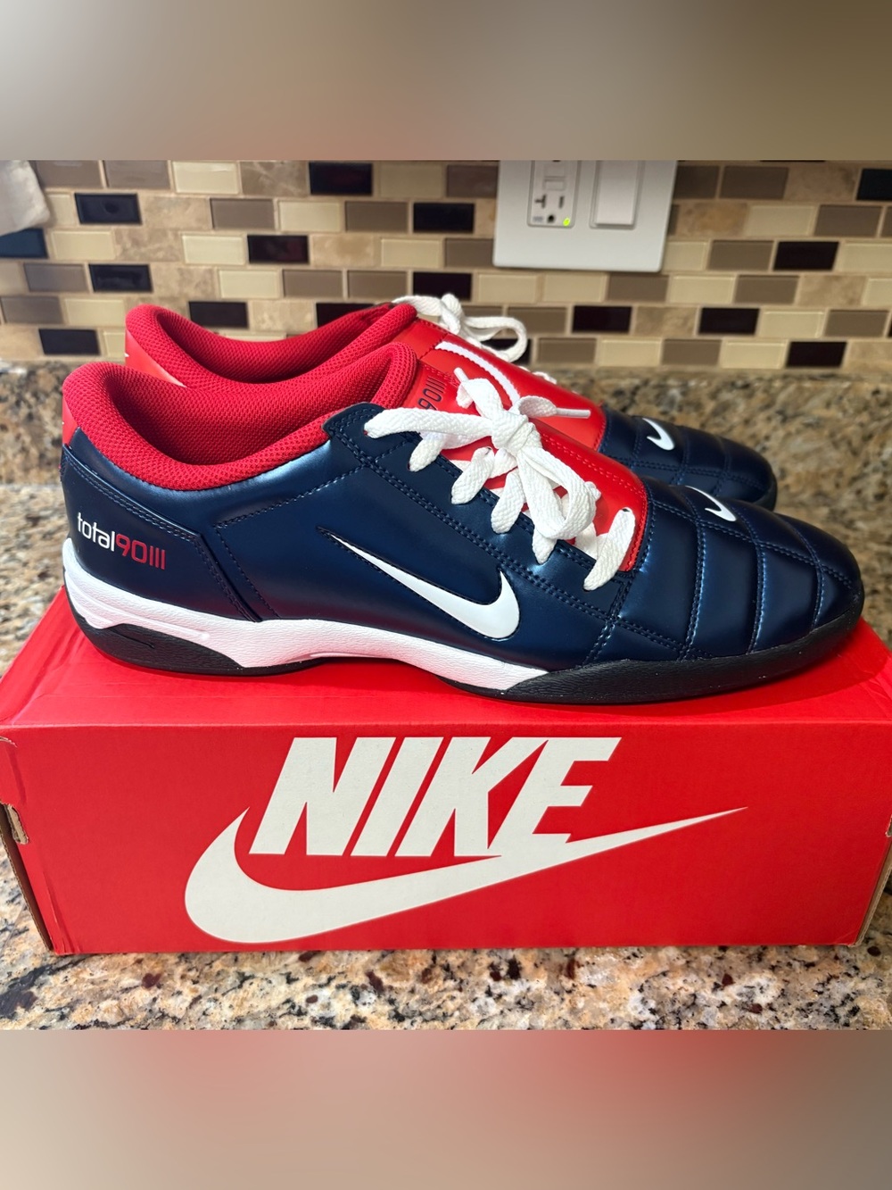 Men’s Nike T90 Total 90 Indoor Soccer Shoes Size 12 Navy Red White